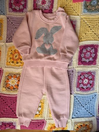 Baby Set Pullover und Hose rosa mit Hasenmotiv Grösse 68
