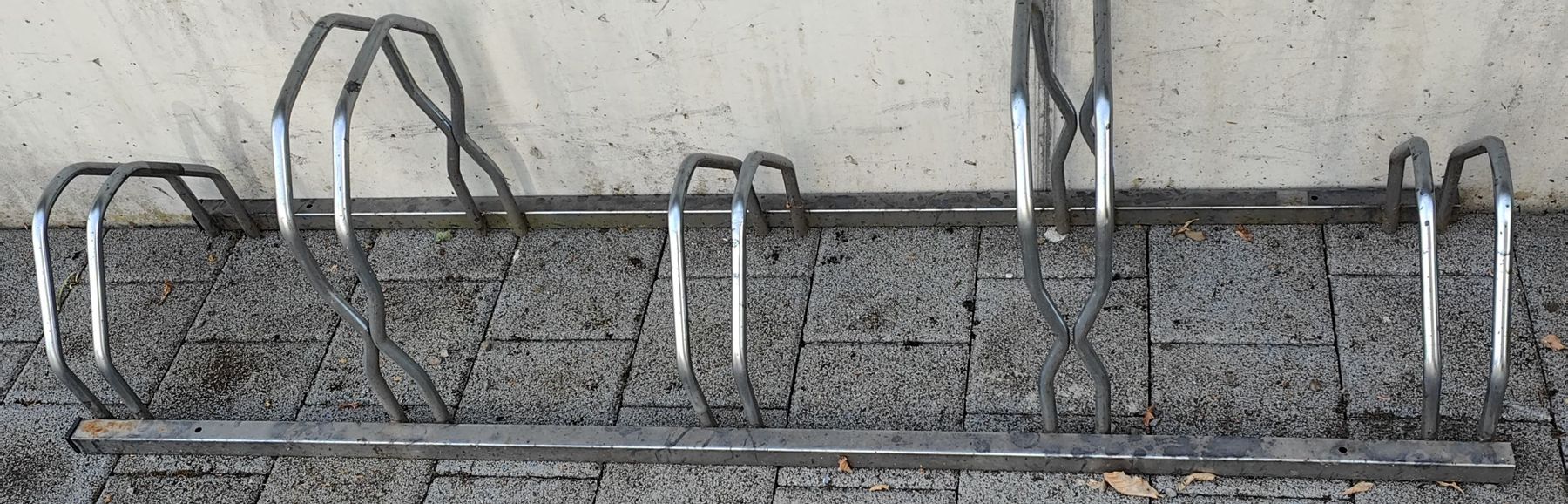 Cavalletti per biciclette: Robuste Velo-Abstellständer – Usato da Auw venduto da Kleenmex