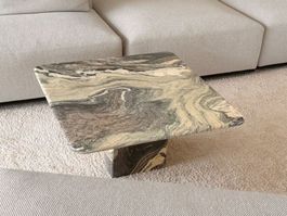 Design Couchtisch · Massivmarmor · Unikat · 70×70× 35 cm