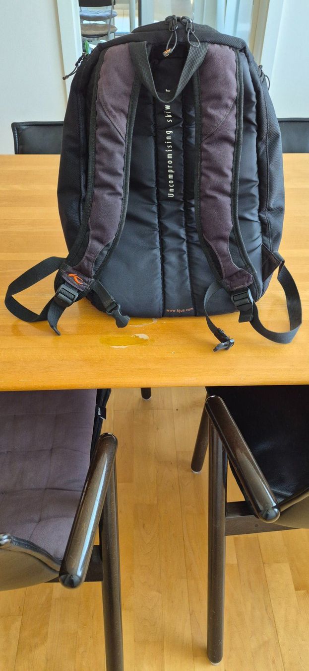 Kjus Zaini: Rucksack schwarz mit Logo guter Zustand – Usato da Rothenburg venduto da Bruring88 1