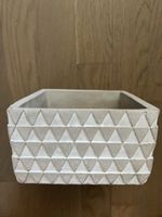 Quadratischer Übertopf Betonoptik mit Muster