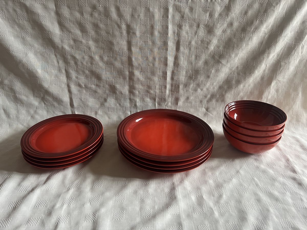 Le Creuset Piatti: Le Creuset - set de vaisselle complet – Nuovo (secondo la descrizione) da Genève venduto da gabridebus