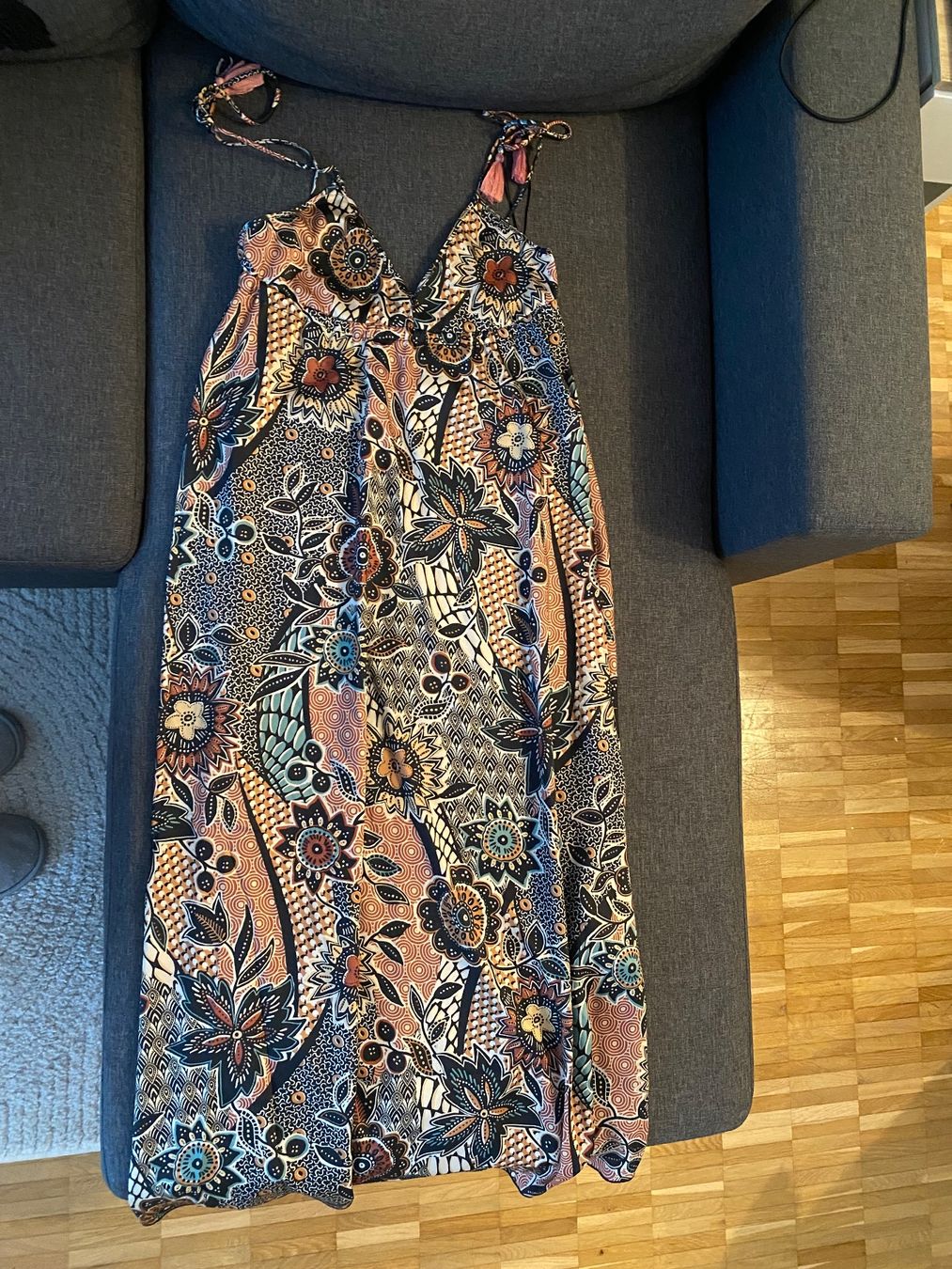 Vestiti: Sommerliches Maxikleid mit Blumenmuster, Grösse S – Nuovo (secondo la descrizione) da Kloten venduto da swarovski16 4