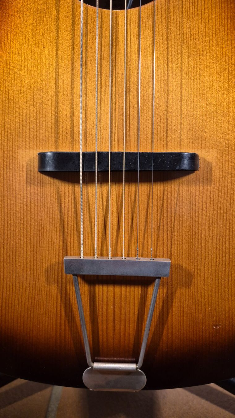 Framus Instruments de musique: Rubber Bridge Conversion Framus 50/1 1957 – D'occasion à Winterthur par NorrSydGuitars 7