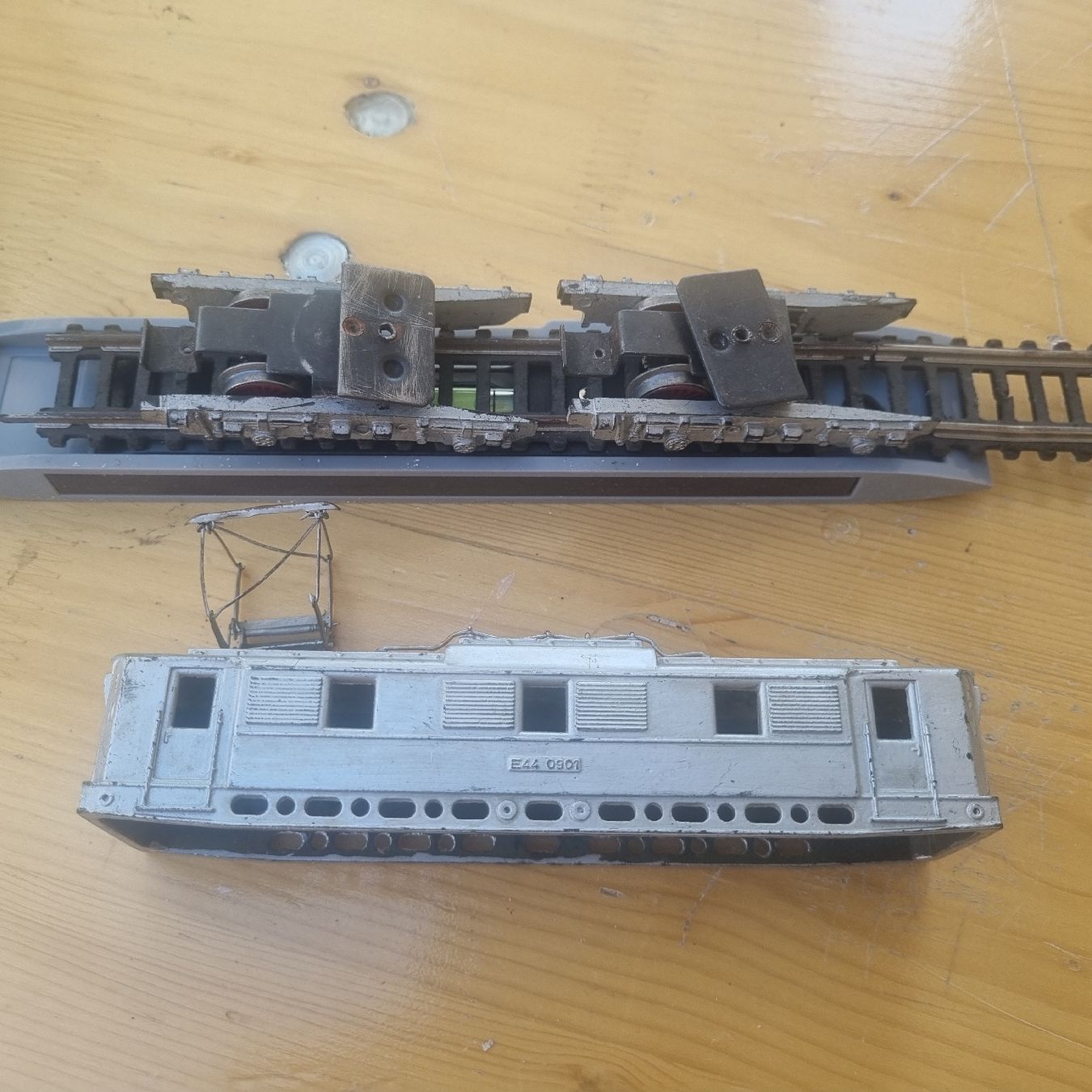 Piko Modelleisenbahnen: E44 PIKO ZU RESTAURIEREN H0 – Defekt aus Männedorf von Modellbau-wyss 1