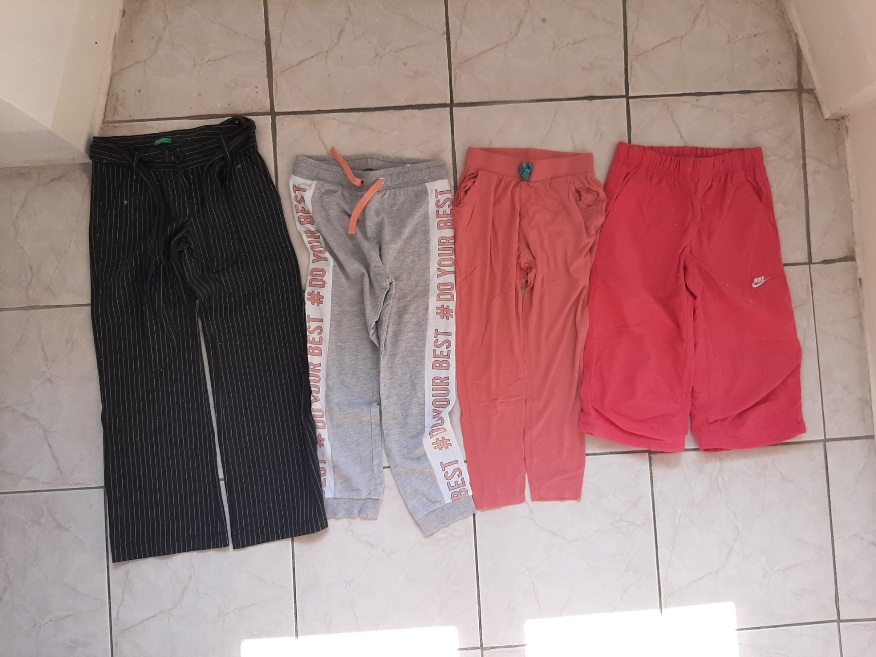 Lotti & Set di vestiti: Kleiderpaket gr 128-134 – Usato da Brissago venduto da lucabell 4