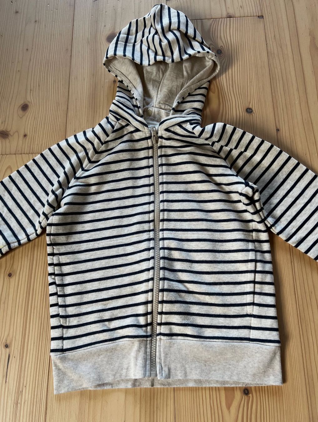 Uniqlo Maglioni & Felpe: Uniqlo Kapuzenpullover Gr.130 – Usato da Zürich venduto da meggimay 1