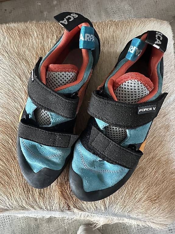 Scarpe da uomo: Chaussons descalade SCARPA Force V Taille 38,5 – Usato da Founex venduto da lit_l8dn 1