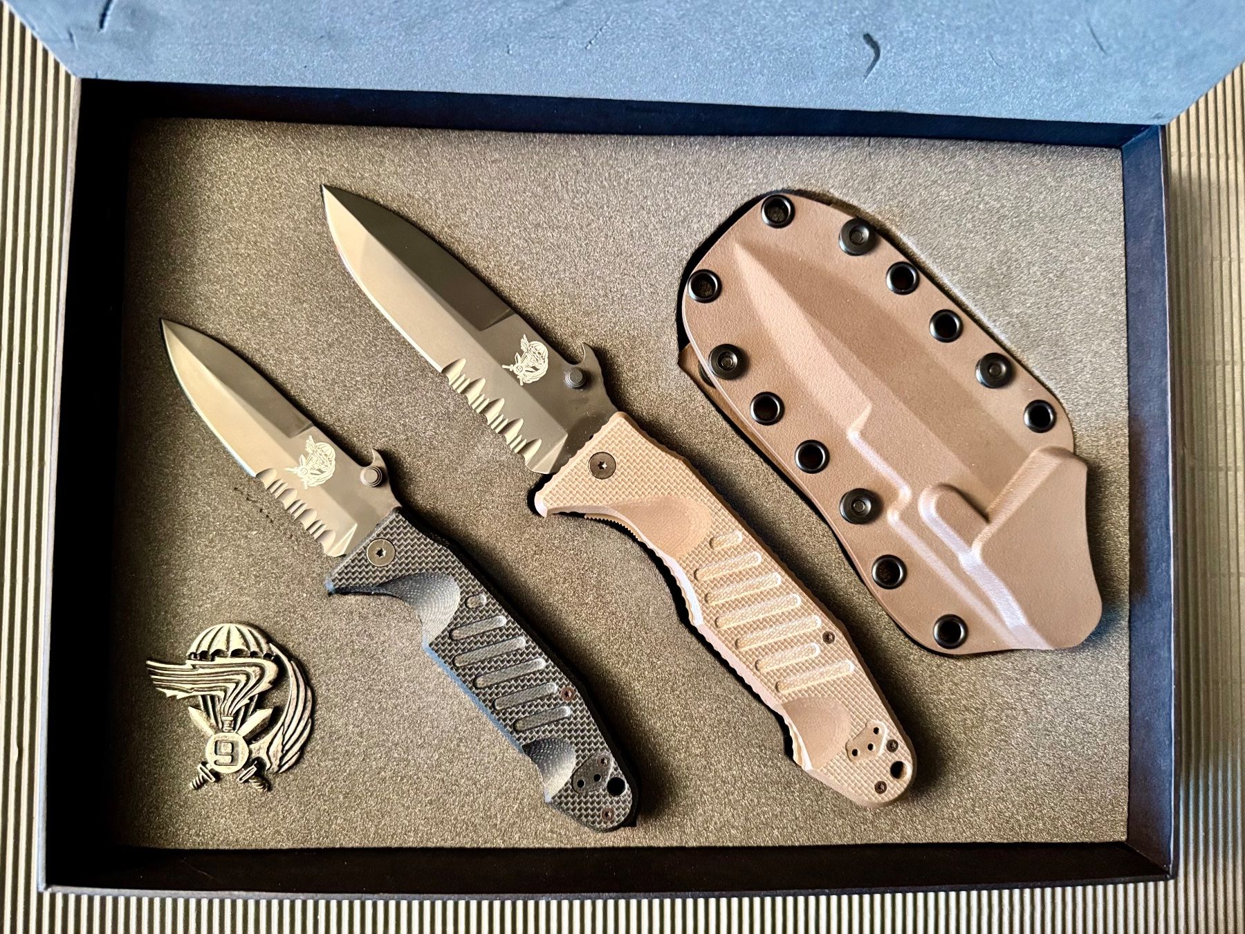 Fox Knives Militärmesser: 2 Kampfmesser 9. Fallschirm-Angriffsregiment Col Moschin – Neu und originalverpackt aus Grenchen von Pelucilu 1