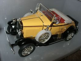 Ford  1931 Model A Roadster * Motor City Classics 1:18