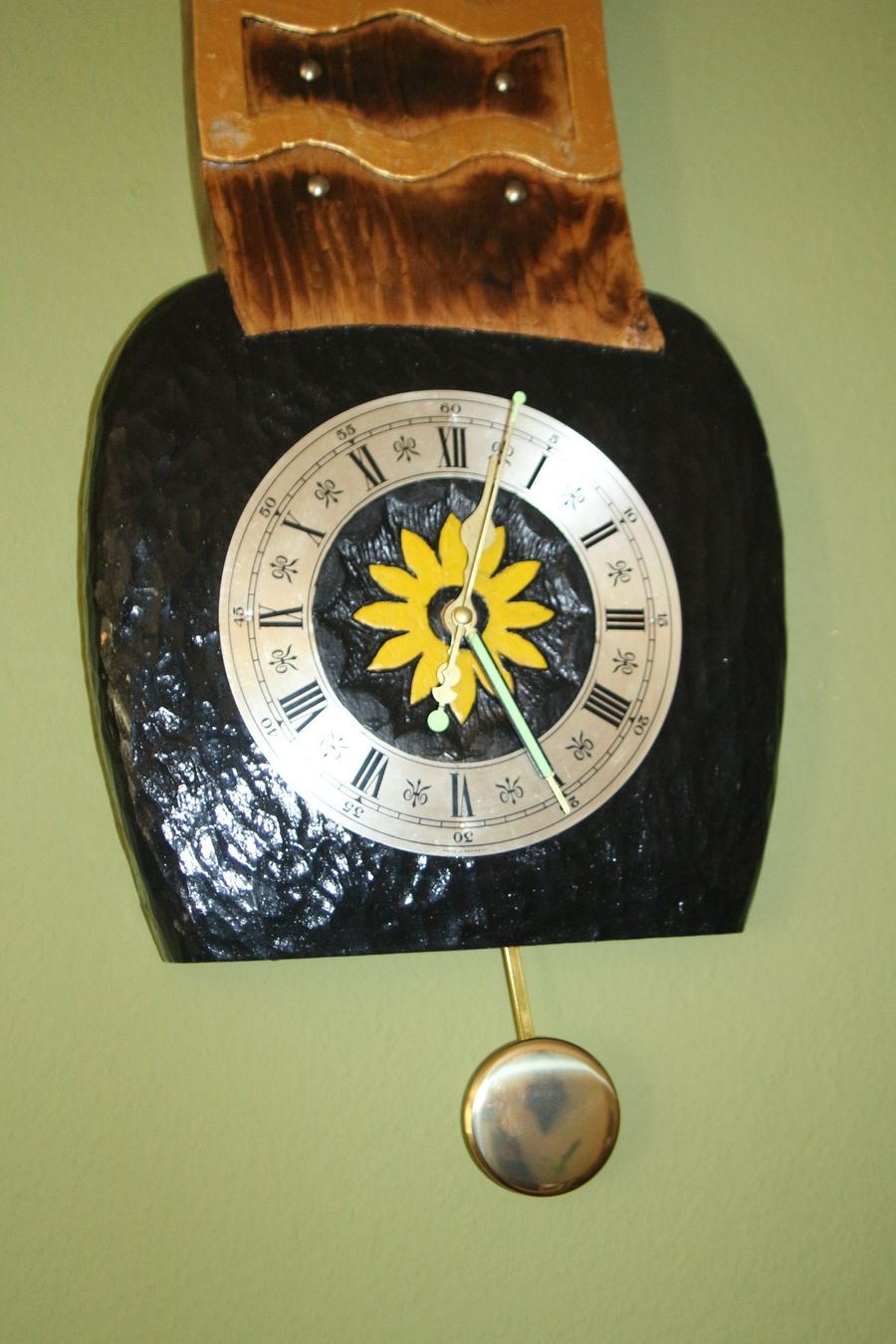 Orologi da terra & Orologi da parete: Wanduhr Schelle/Glocke/ Holz – Usato da Benglen venduto da polli77 1
