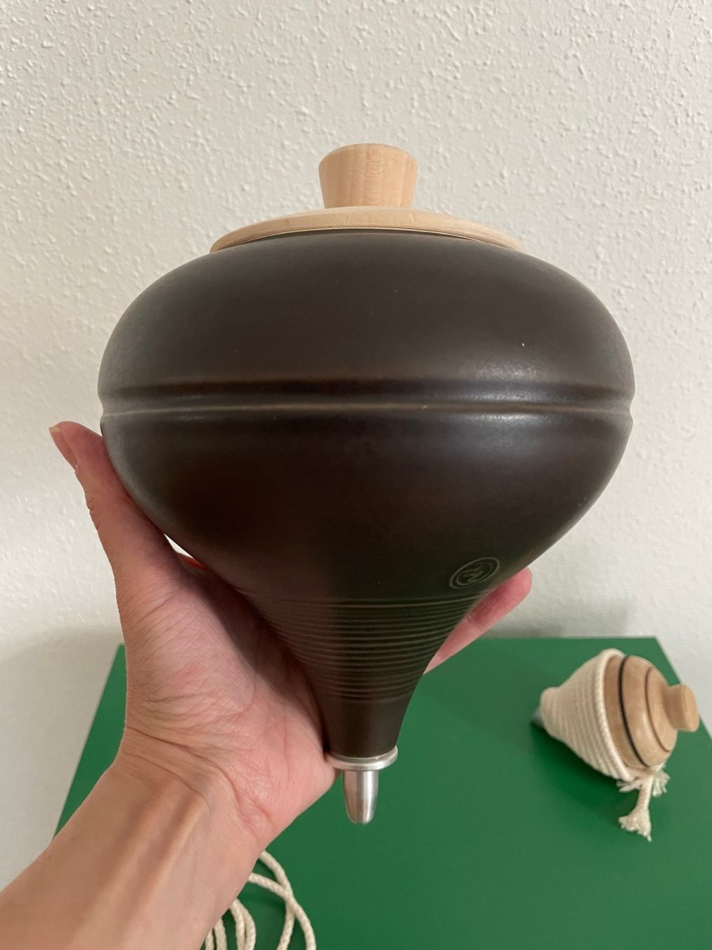 Vasi & Recipienti: Kreisel – "O Pião das Nicas" – Nuovo e nell'imballaggio originale da Neuenhof venduto da UmaCasa