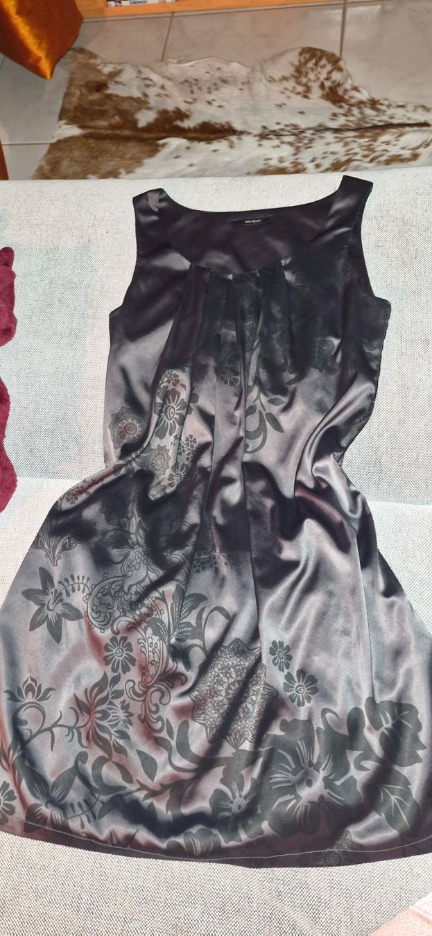 Navyboot Vestiti: Seidiges Blumenkleid – Nuovo (secondo la descrizione) da Zell ZH venduto da Eva-Jana