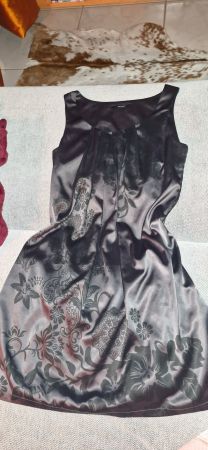 Seidiges Blumenkleid