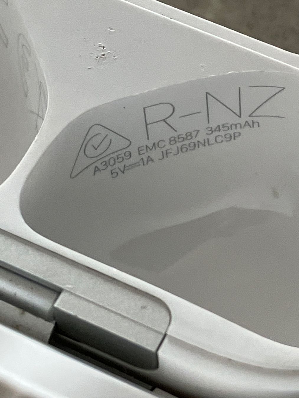 Apple Kopfhörer: APPLE AIRPODS 4 CASE ANC – Gebraucht aus Lausanne von mr.v 4