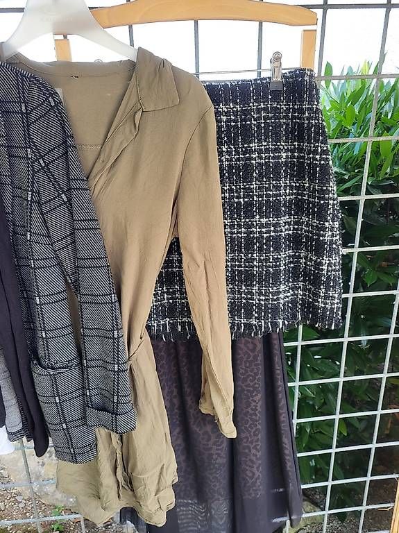 Lotti di vestiti: Kleiderpaket Damen Grösse S/M – Usato da Buttikon SZ venduto da januschkaa__ 1