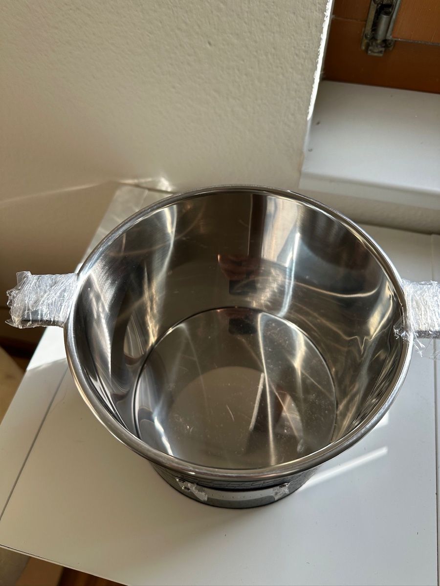 Sonstiges: Beluga Vodka Kühler, Eiskühler, Champagnerkühler, Neuwertig – Neu (gemäss Beschreibung) aus Duggingen von MitchJ86 1