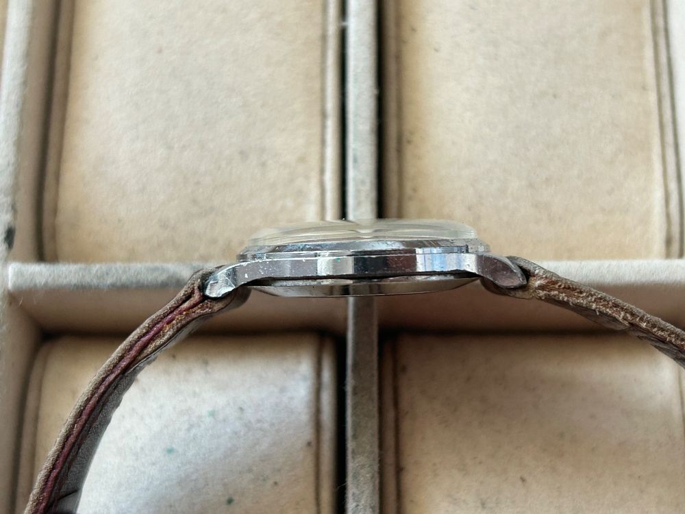 Montre Ancienne FLICA Suisse Made, Boîtier 29mm X 26mm - Fonctionne Parfaitement, Unisexe Vintage