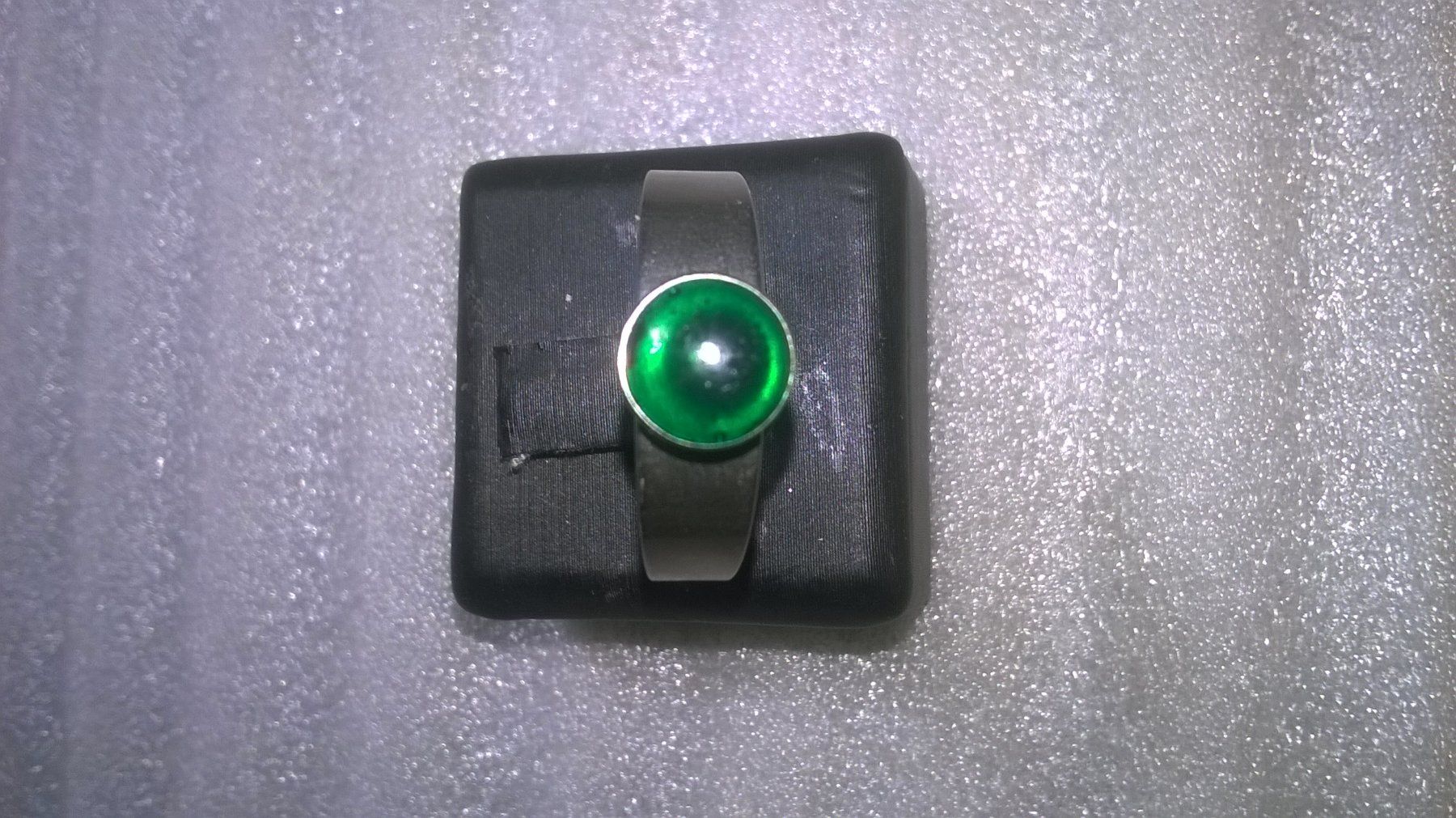 Anelli: ring edelsthal,,,mit grün kristall,,,glanzig – Nuovo (secondo la descrizione) da Basel venduto da bijoutrie_4