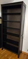 Schlichtes Regal / Bücherregal in schwarzbraun