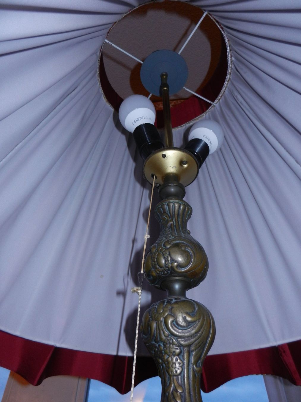 Lampade: Schirmlampe mit Messingfuss – Usato da Wolfwil venduto da Verbenia 2