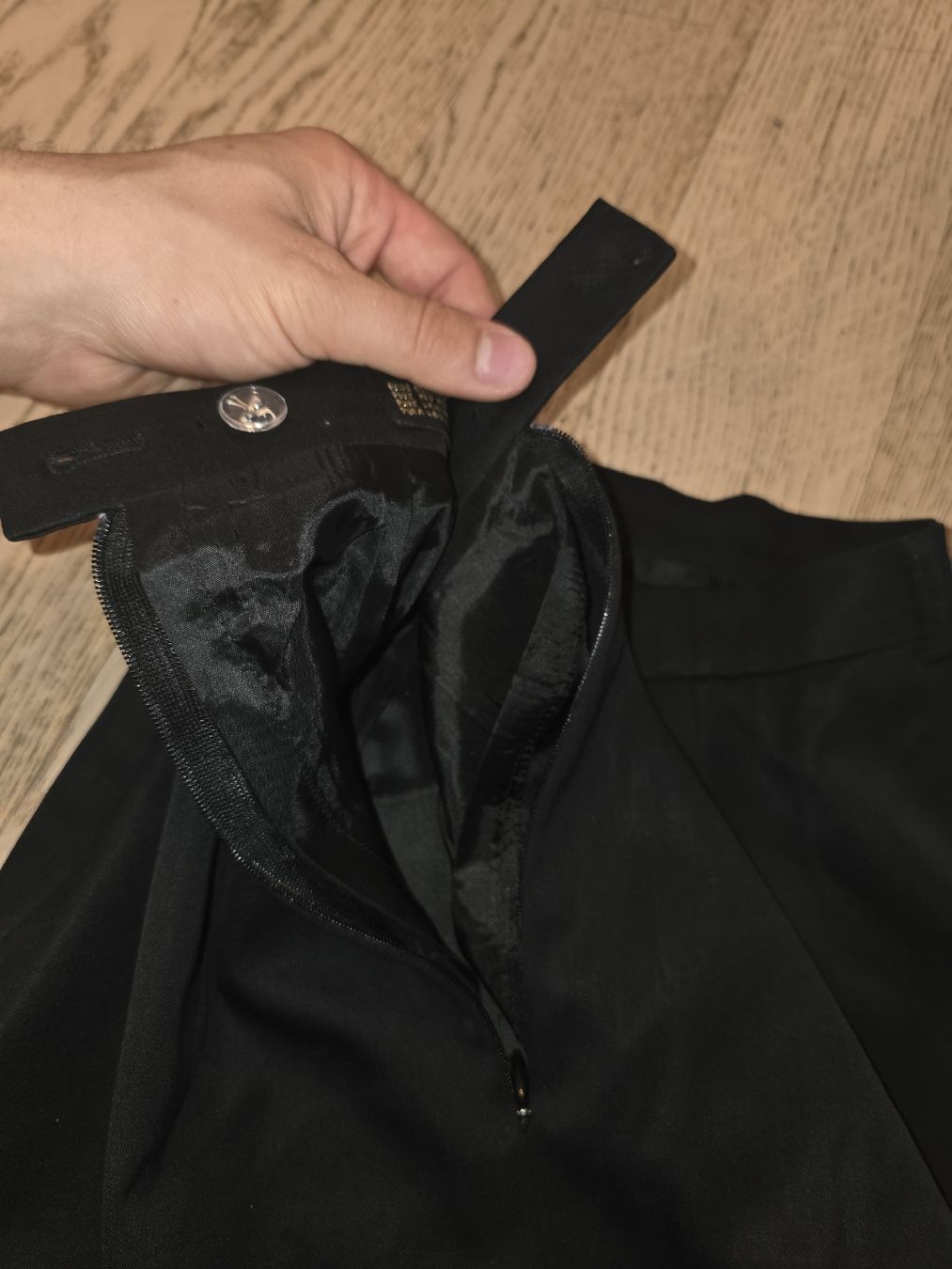 Escada Gonne: Escada Rock schwarz Grösse 34 neuwertig – Usato da Basel venduto da kar_jz7f 2