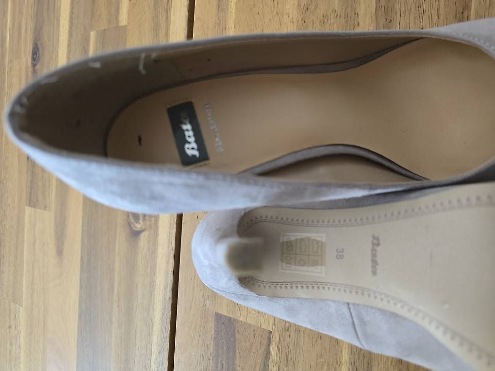 Scarpe da donna: Bata Wildleder Pumps Grau, Gr. 38, Herbst-Look, Top! – Usato da Reinach AG venduto da FLOSSE13 2
