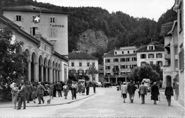 BAD RAGAZ Dorfplatz belebt