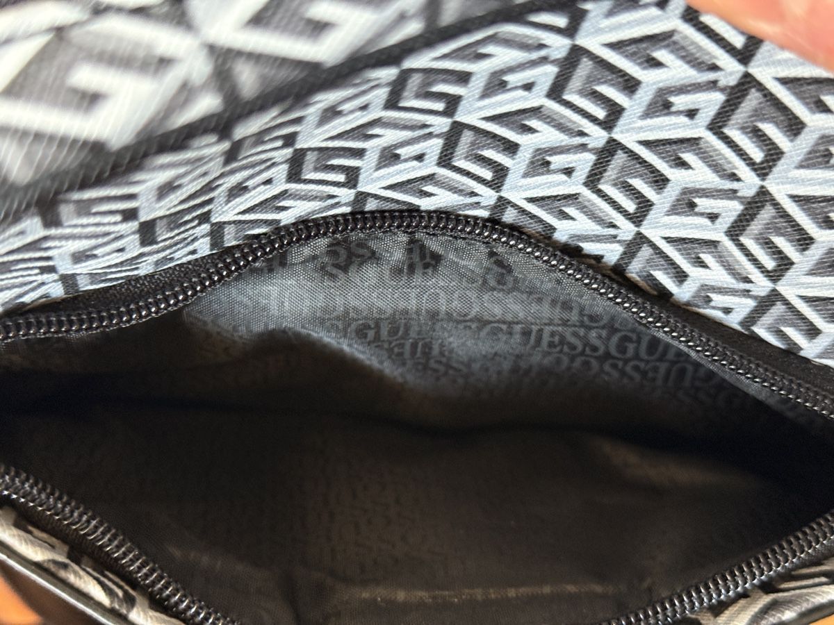 Guess Borse: Guess Crossbody Bag G Cube Collection – Usato da Lausanne venduto da KolaG7 4