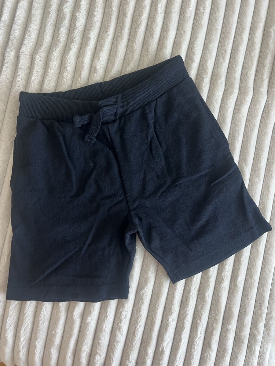 Pantalons: SHORTS NAVY GR 128 – D'occasion à Basel par theo-g77