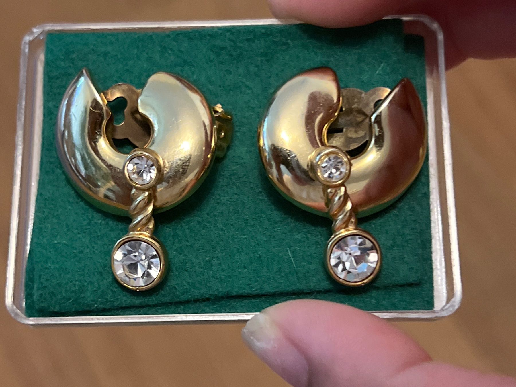 Boucles d'oreille: Ohrclips Goldfarben mit Stein modischer Schmuck – D'occasion à Uznach par Ya_x7x6 1