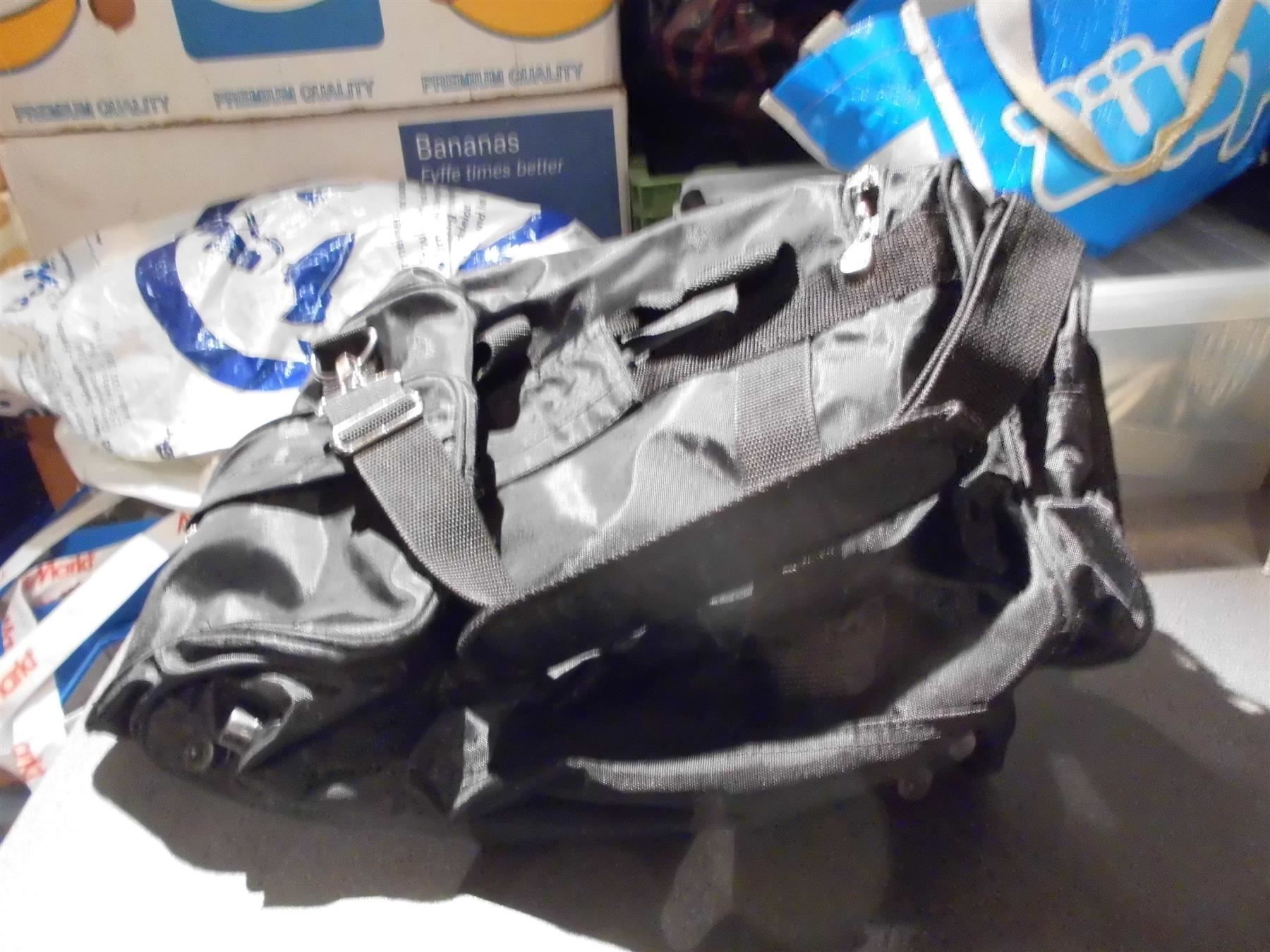 Borse: Reisetasche WEIBAO, schwarz, klein – Usato da Zürich venduto da abraxas1291 1