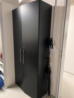 Schwarzer Aufbewahrungsschrank mit zwei Türen