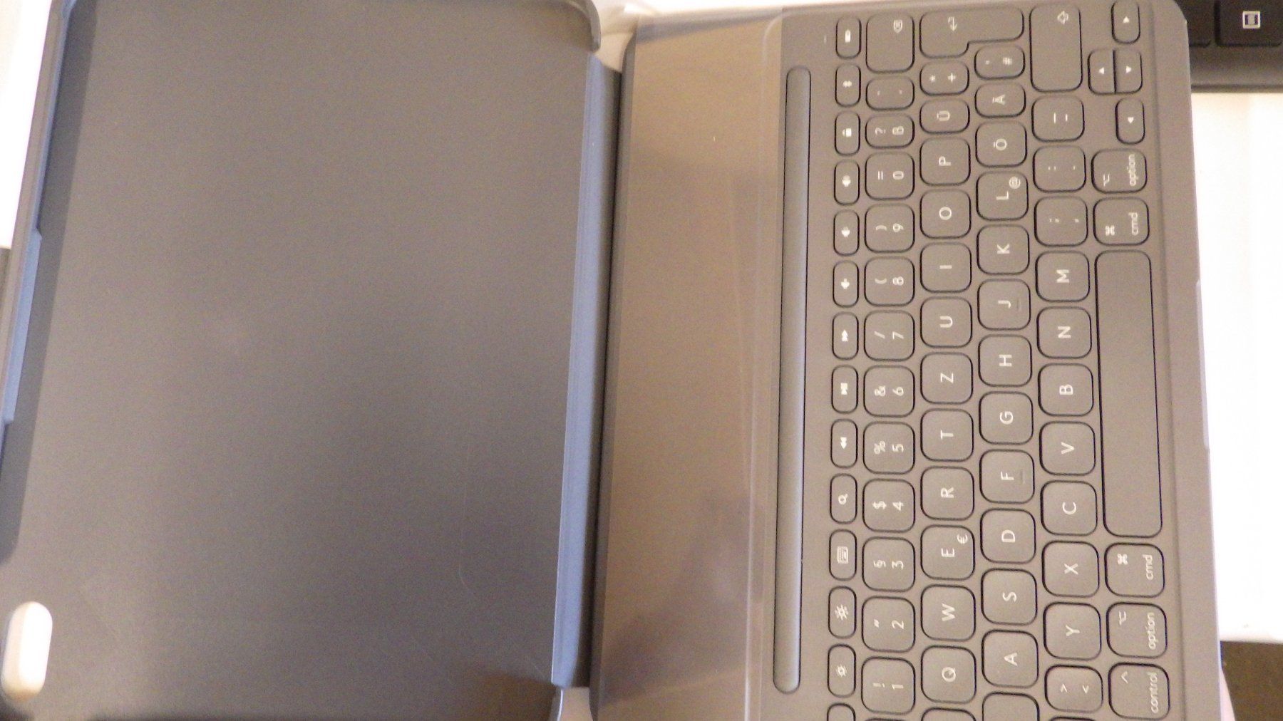 Apple Covers & Borse: Logitech Slim Folio - Tastatur und Foliohülle – Nuovo e nell'imballaggio originale da Gossau ZH venduto da OrderflowAG