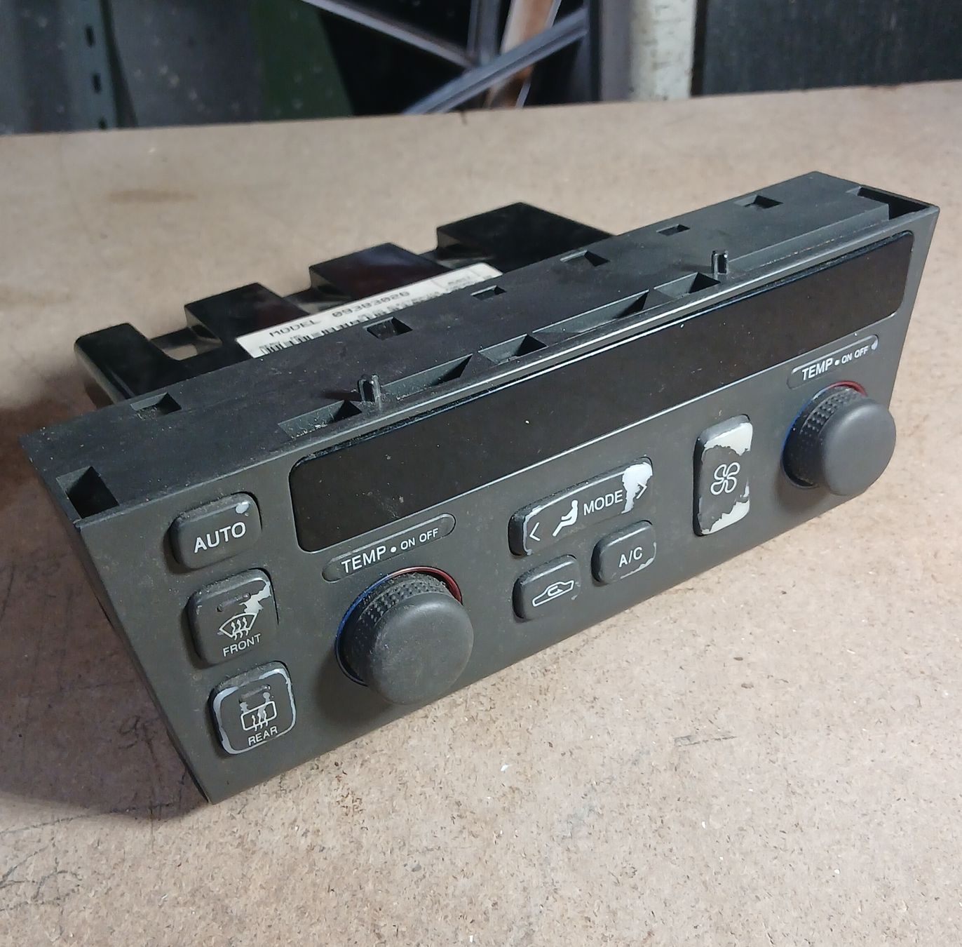 Cadillac Tutti pezzi di ricambio auto: Commande de ventilation Cadillac Seville 1998-2004 – Usato da la heutte venduto da Auto-stock