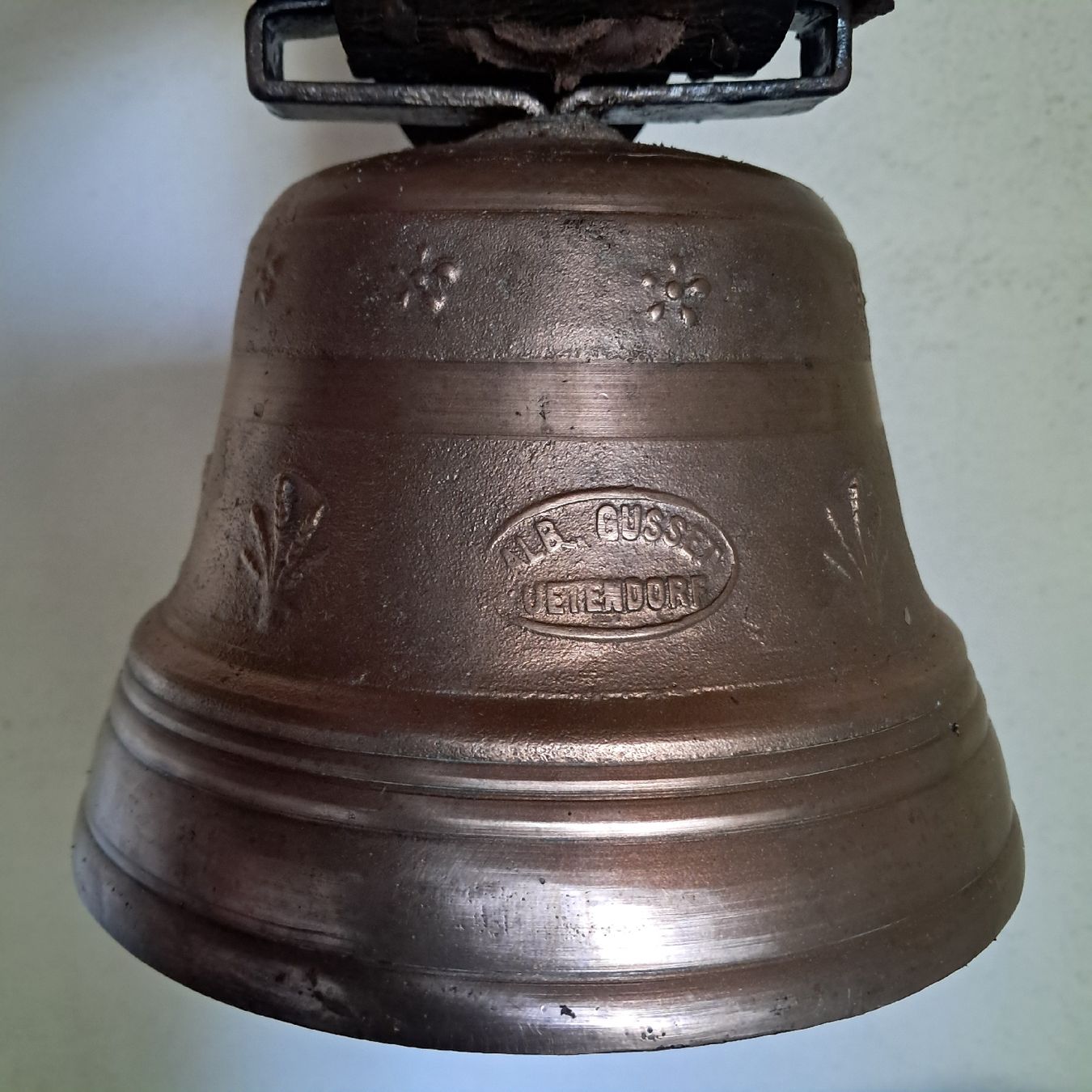 Cloches & sonnailles: ALTE Albert GUSSET GLOCKE  – D'occasion à Murten par SHETHOF 3