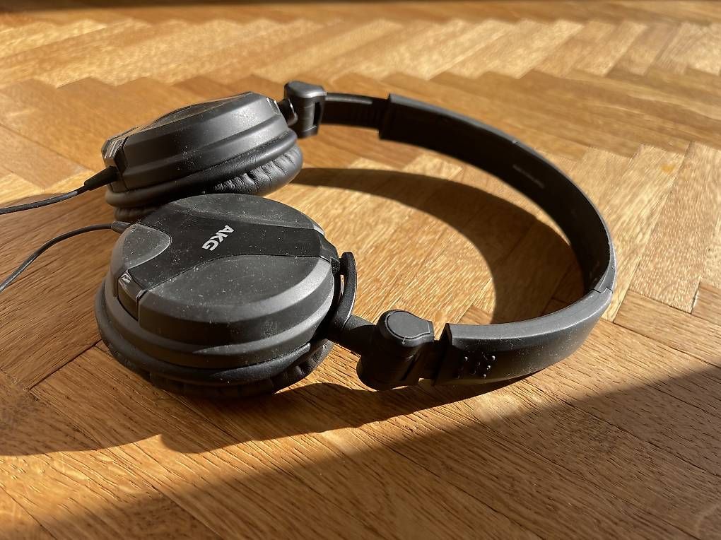 Cuffie: AKG Headphones – Usato da Basel venduto da KPRNR 1