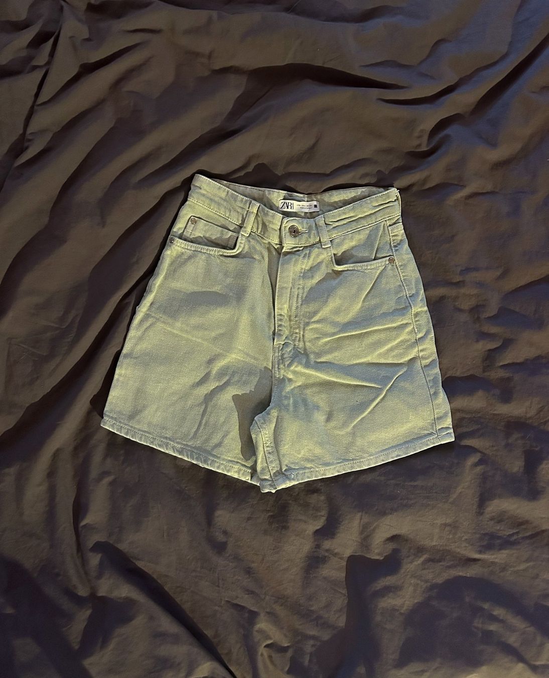 Zara Pantaloni: Shorts – Usato da Oberurnen venduto da carinalobnig
