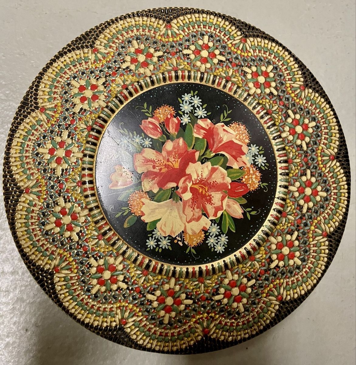 Tutte le decorazioni: Vintage Blechdose, Schmuckdose, Blümchen, rund, goldfarben, – Usato da Basel venduto da Ch2005 5