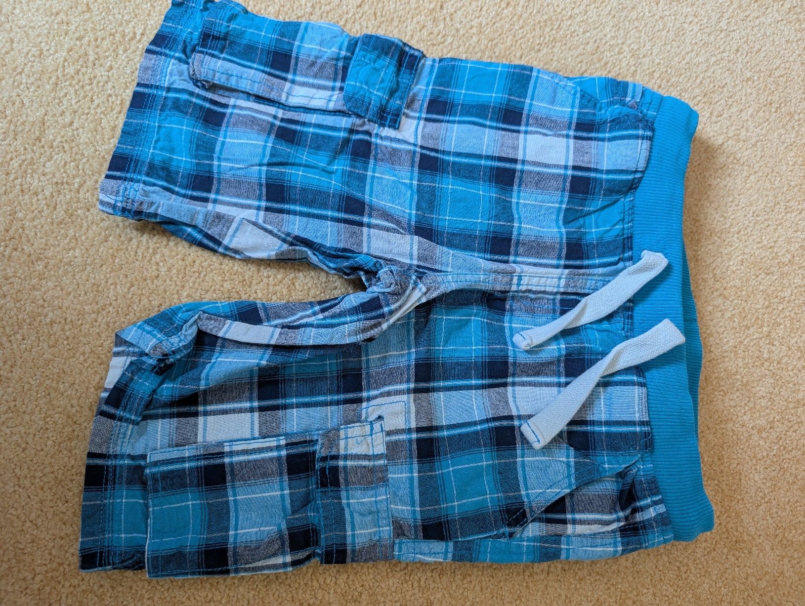 Pantalons: Shorts, Gr. 122 – D'occasion à Winterthur par voan 3