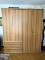 Kleiderschrank zu verkaufen- Standort 6900 Lugano