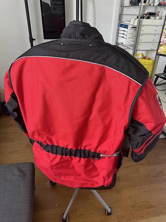 Lotti di vestiti: Motorrad Jacke & Hose? CHF 180 – Usato da Zug venduto da Aaliyah8 1