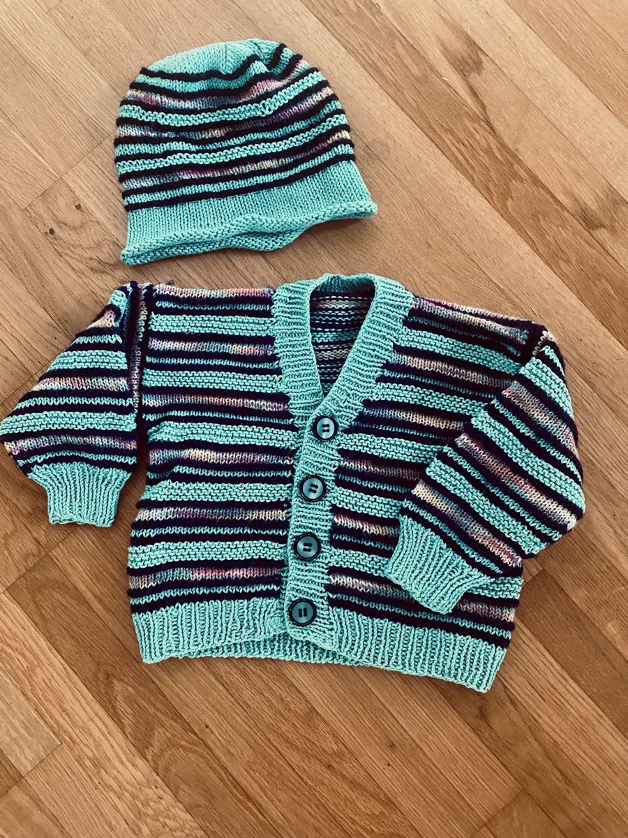 Jacken & Mäntel: Strickjäckli mit Mütze Gr.ca. 62 – Gebraucht aus Meggen von mavmav