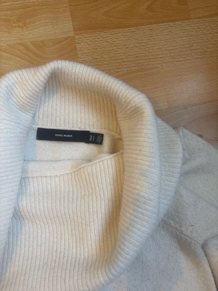 Maglioni & Felpe: Vero Moda Rollkragenpullover weiss Grösse S gebraucht – Nuovo (secondo la descrizione) da Winterthur venduto da Julia_gina 2