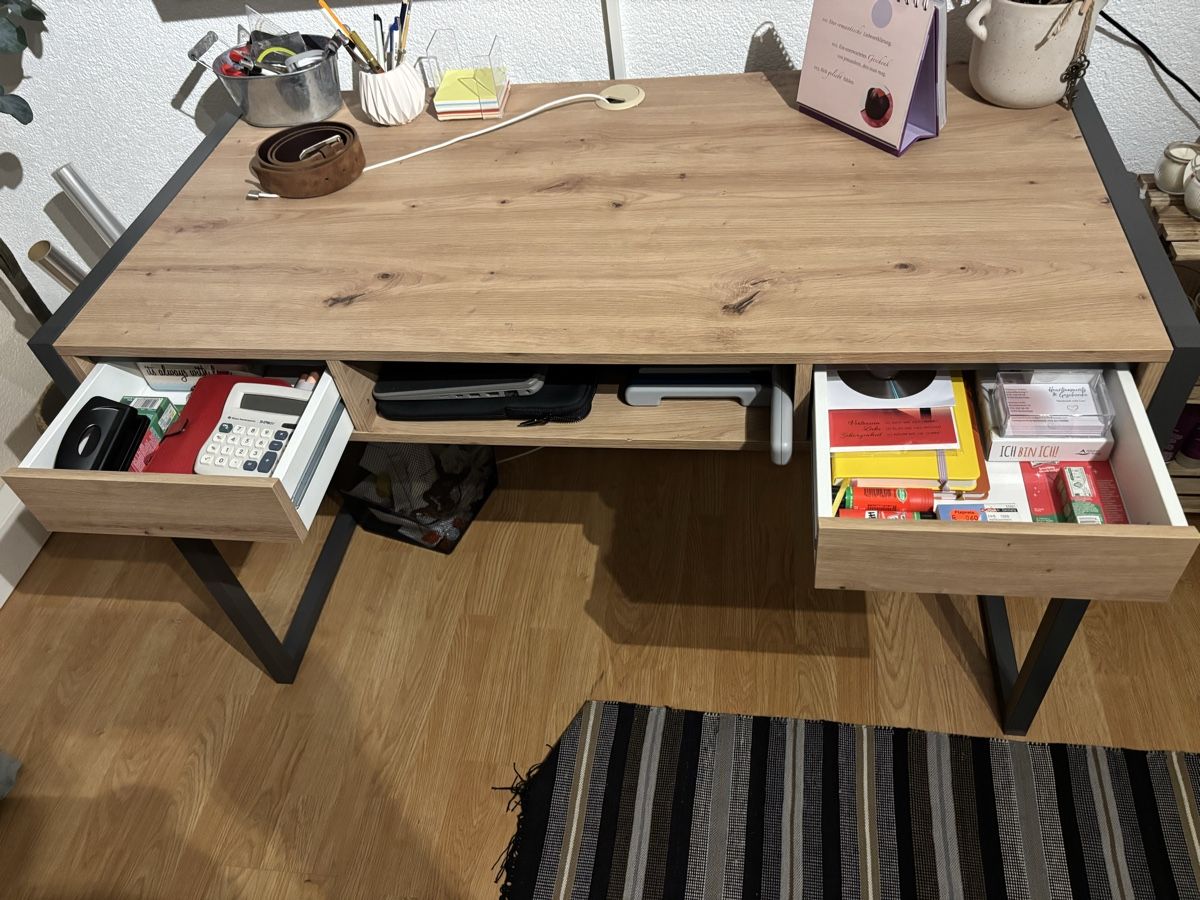Schreibtische: Schöner Schreibtisch – Gebraucht aus Niederbipp von Pto6 3