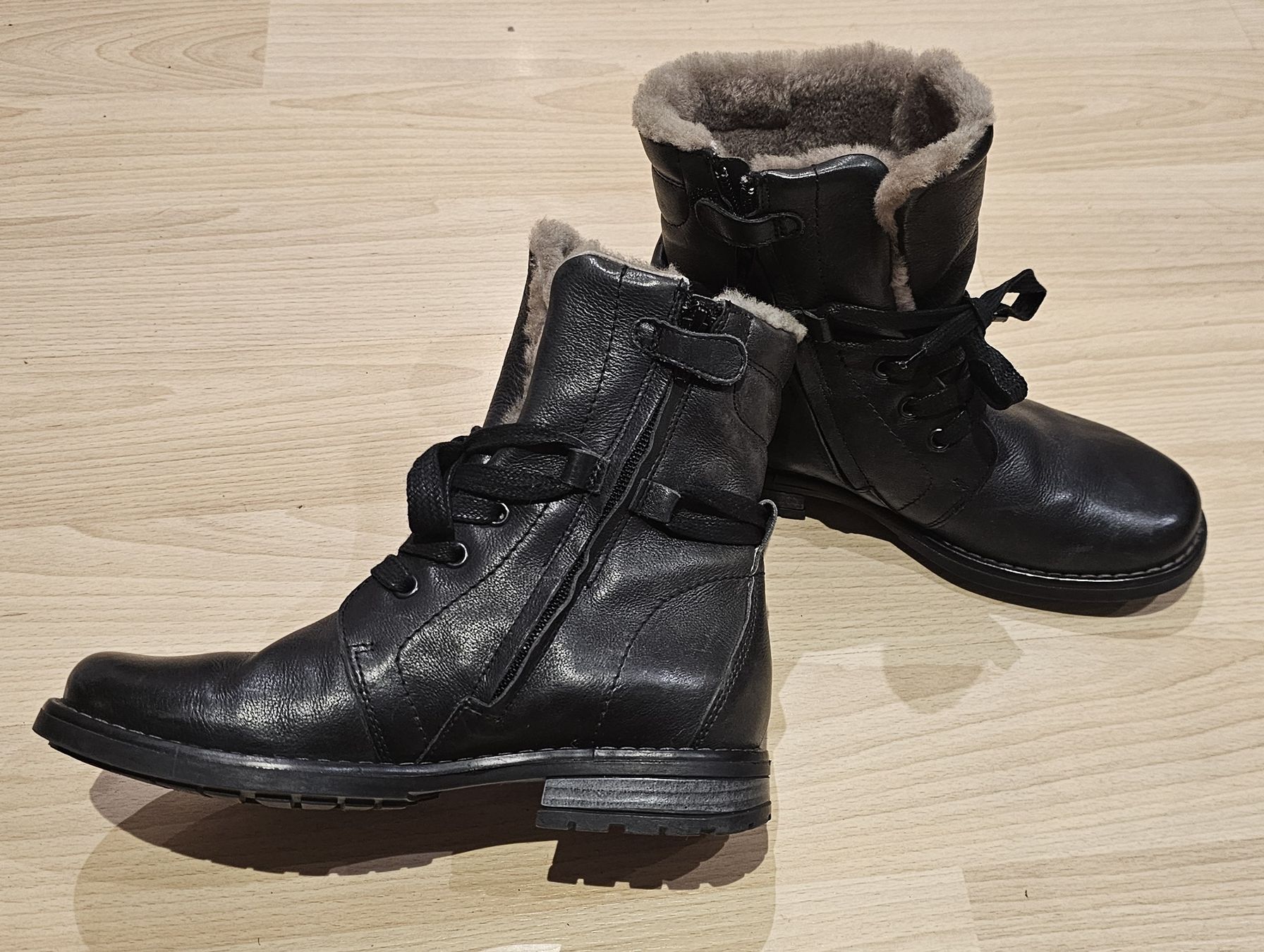 Froddo Scarpe per ragazzi: Gefütterte Leder-Winterstiefeletten – Usato da Fehraltorf venduto da Sumin