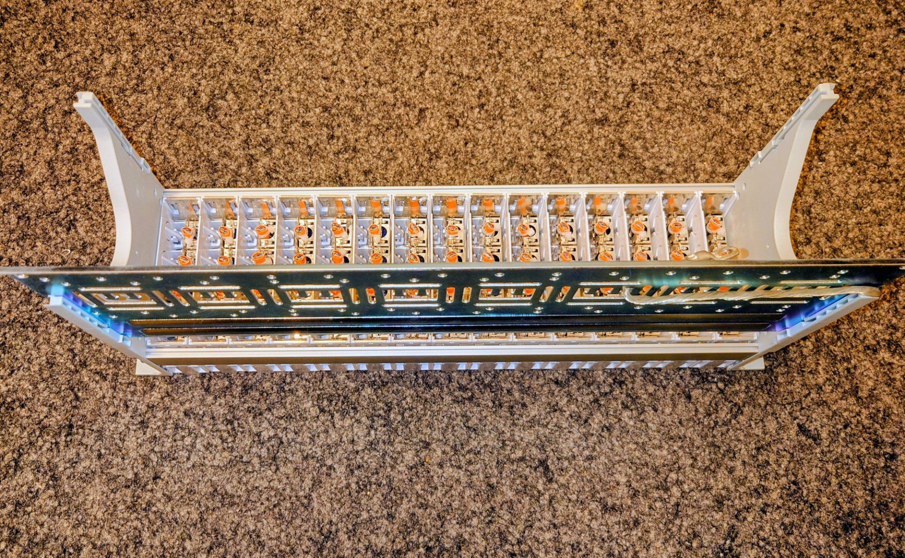 Racks & Ständer: Reichle & De-Massari Global Patchpanel 19". 60 x Kat. 6 RJ45 – Gebraucht aus Zürich von Rst7 5