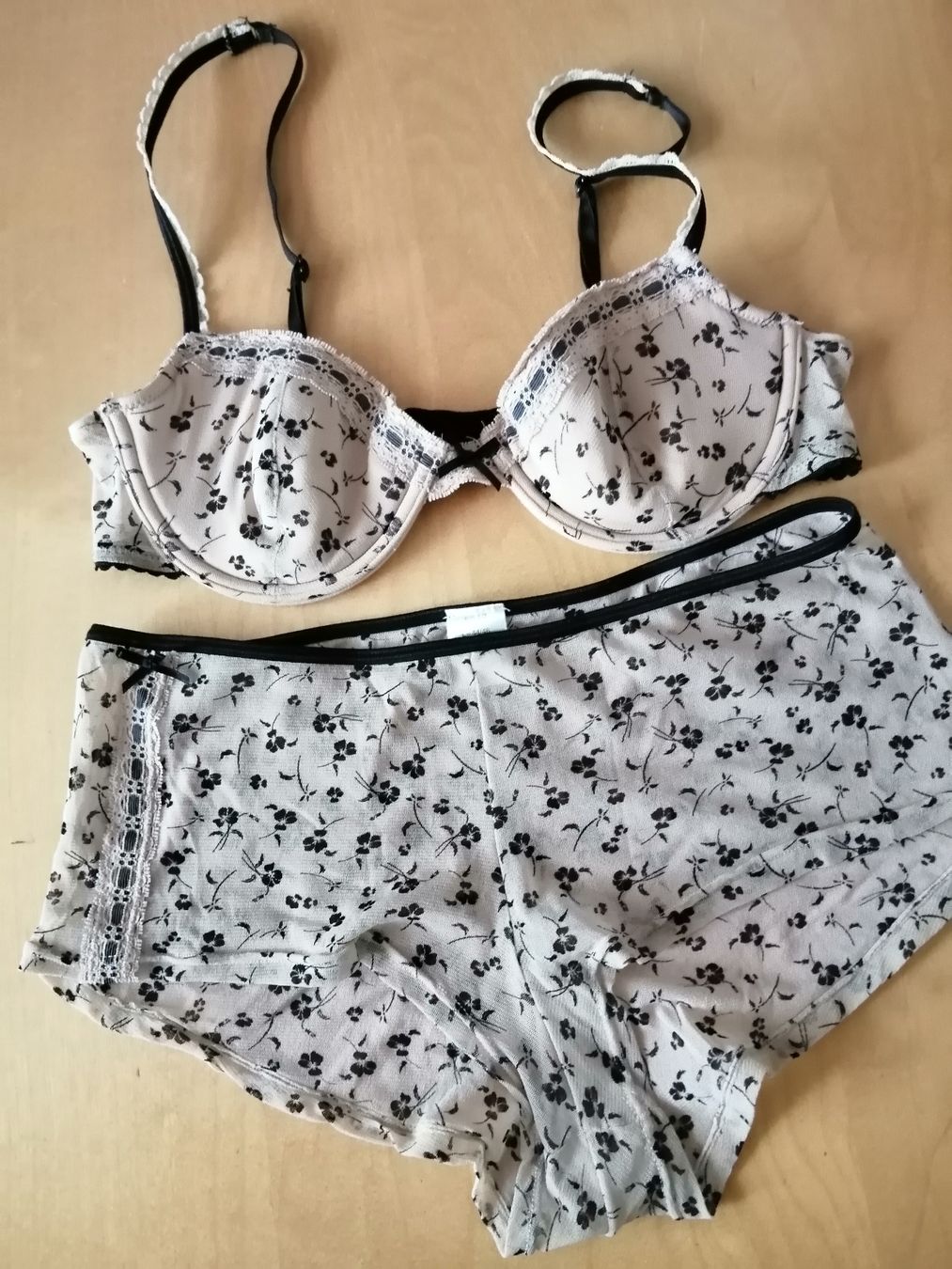 Altra biancheria intima: Lingerie Set A75/L mit Blumenmuster – Usato da Honau venduto da holunder3