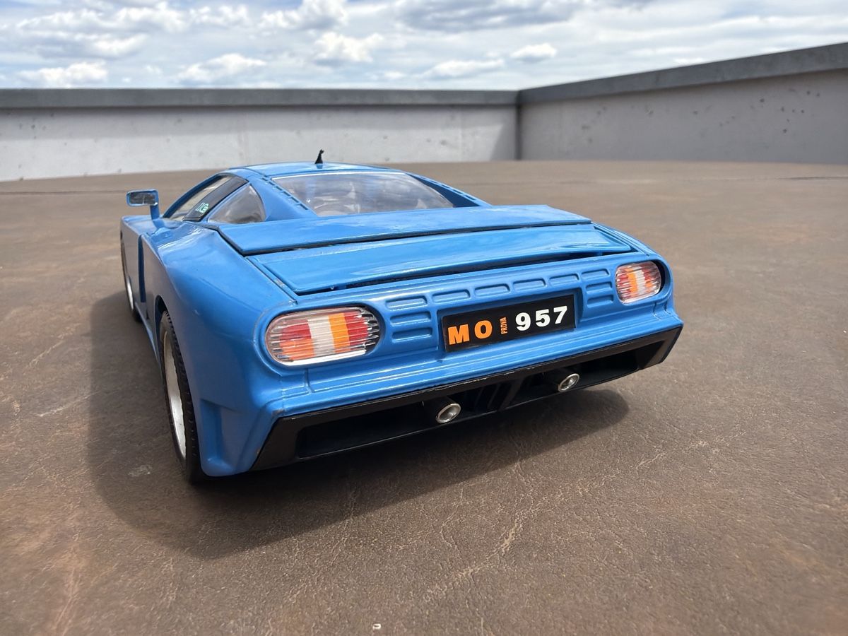 Bburago Voitures modèles: Bugatti EB110 - 1/18 - Bburago – D'occasion à Wolfwil par Rolex1 5