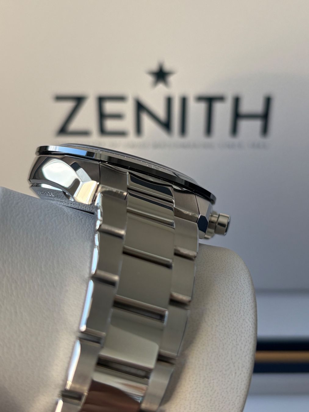 Zenith Montres: ZENITH Chronomaster Sport Fullset mit Garantie – D'occasion à Birsfelden par Mynos 9